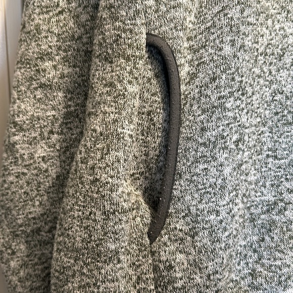 Eddie Bauer Pullover - Picture 2 of 5